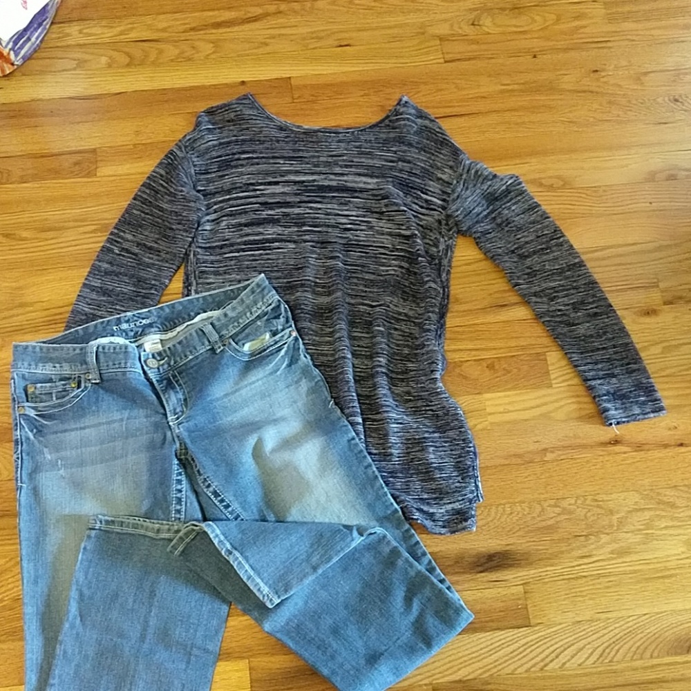 Blue/white tunic sweater.